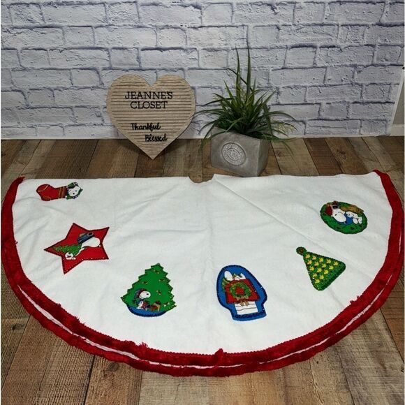 Peanuts Beaded Handmade Patchwork Christmas Tree Skirt Snoopy Holidays Sequin - Picture 1 of 15